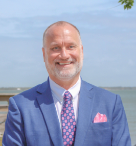 Lee Mullinax Headshot